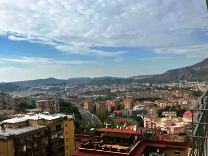 Appartamento quadrilocale in vendita in Via Caravaggio, Napoli