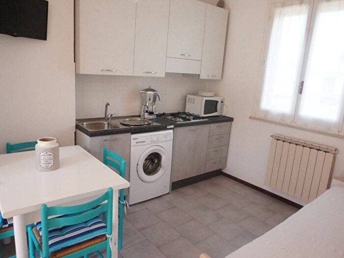 Casa trilocale in affitto in Viale Santo Domingo, Lido delle Nazioni, Comacchio