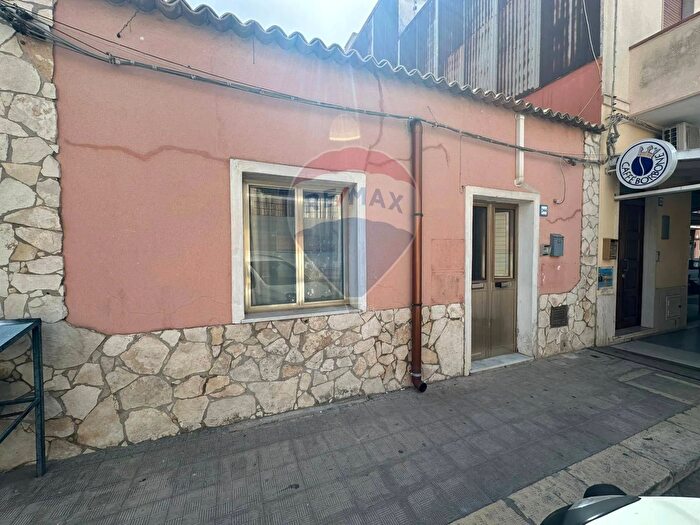 Casa con 8 locali in vendita in Via Vittorio Emanuele, Portopalo Di Capo Passero