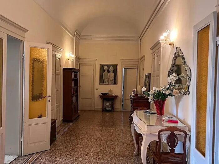 Appartamento con 6 locali in vendita in a Magenta, Livorno