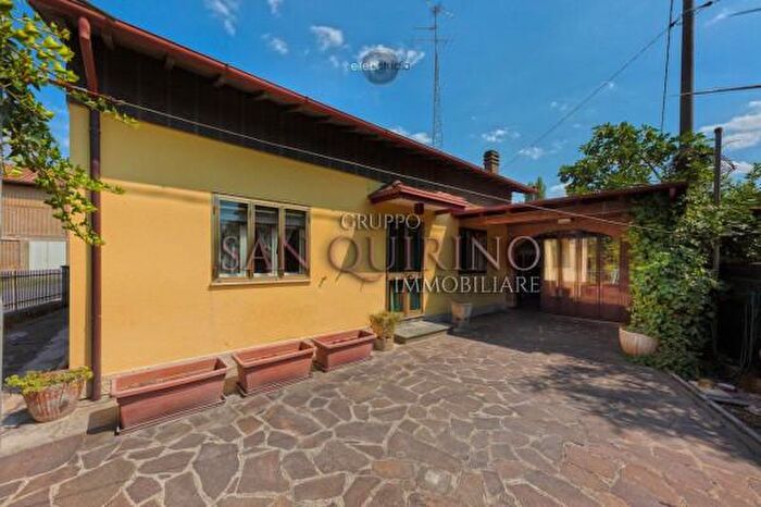 Casa trilocale in vendita in Via Giusti, Mirandola