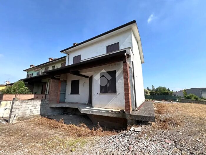 Casa quadrilocale in vendita in Via Kennedy, Acquanegra Sul Chiese