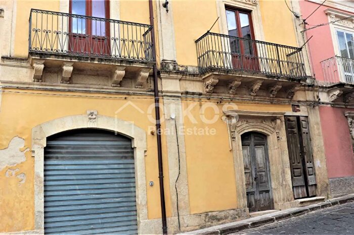 Casa con 9 locali in vendita in Via Macello, Palazzolo Acreide