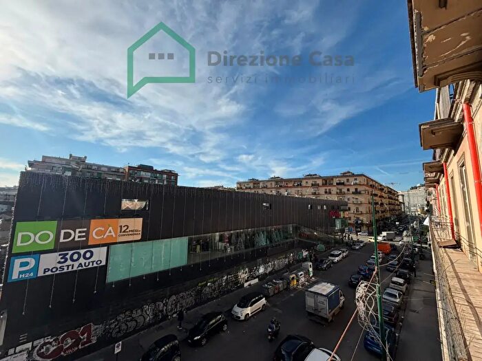 Appartamento con 6 locali in affitto in Via CLahalle, Napoli