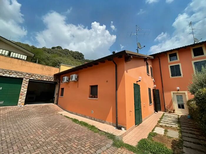 Casa trilocale in vendita in Valeggio Sul Mincio