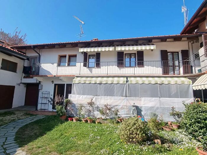 Casa con 6 locali in vendita in Via Roma, Rivoli