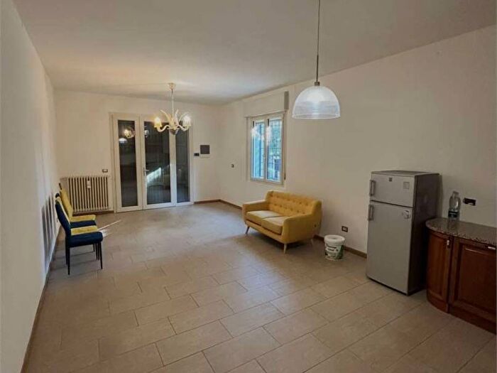 Appartamento quadrilocale in affitto in Modena Est, Modena