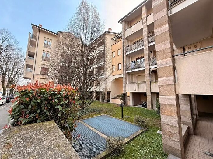 Appartamento trilocale in vendita in Viale Piave, Treviglio