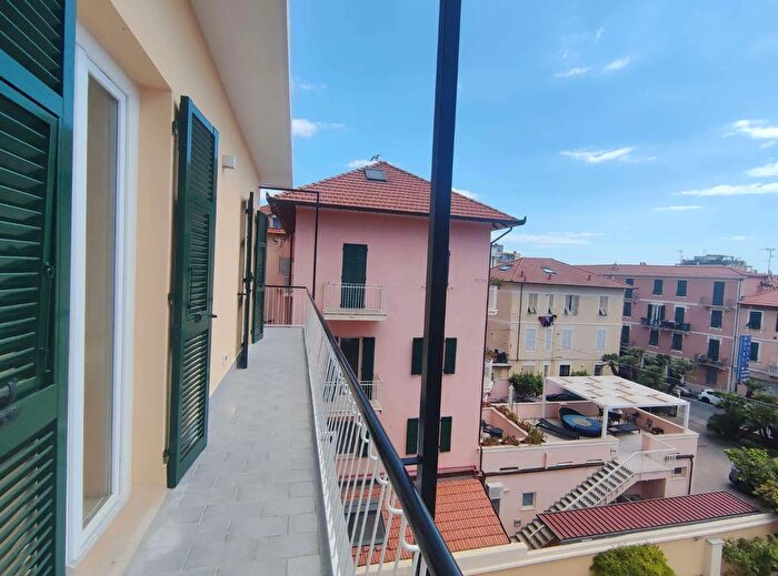 Appartamento con 5 locali in vendita in Alassio