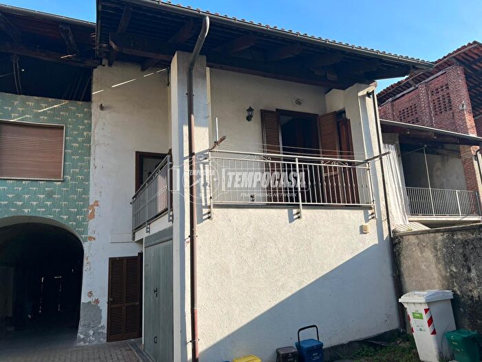 Casa trilocale in vendita in Via Salassa Via Cavour, Salassa