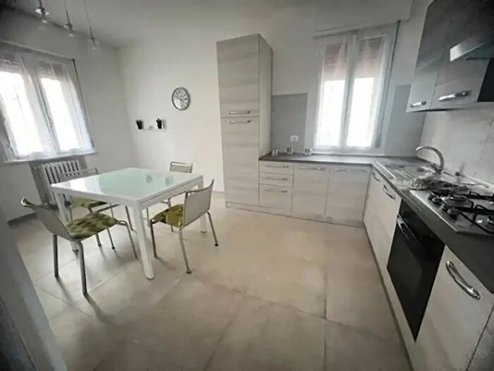 Appartamento quadrilocale in affitto in Via Sem Benelli, Modena