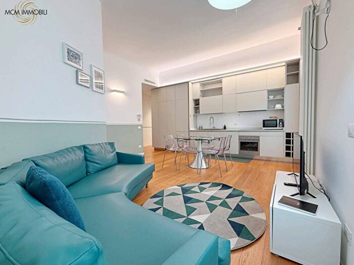 Appartamento trilocale in affitto in Via Antonio Stoppani, Morgagni, Milano