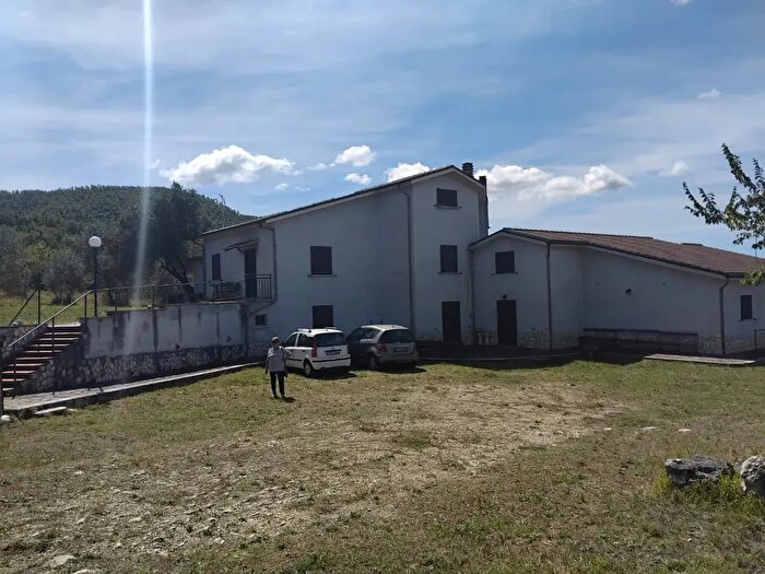 Casa con 8 locali in vendita in Via dellUccelletto, Torricella In Sabina