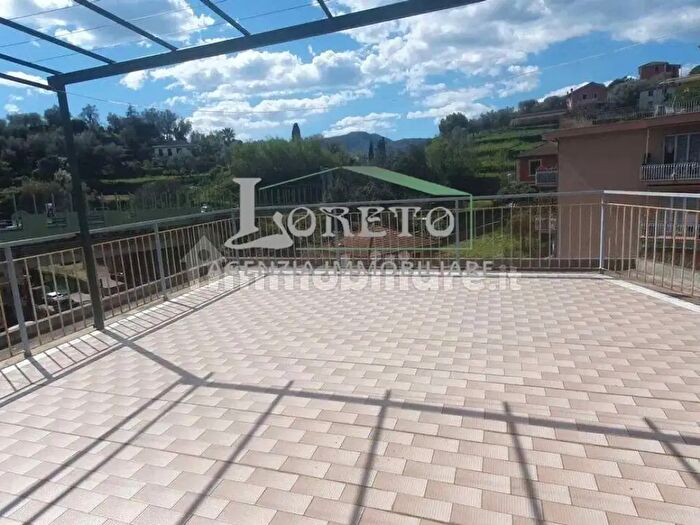 Appartamento trilocale in vendita in Via Lenoli, Rapallo