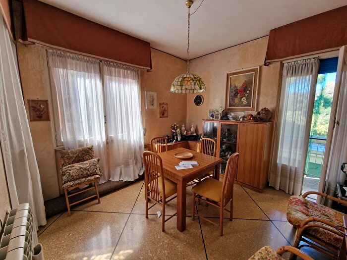Appartamento trilocale in vendita in Via Mameli, Rapallo