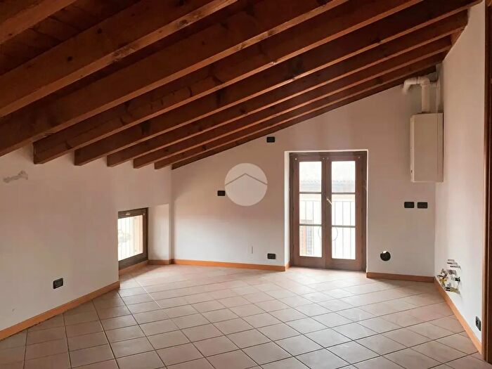 Appartamento bilocale in vendita in Via Rose, Rovato