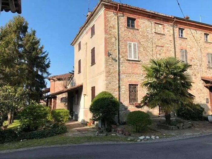 Casa quadrilocale in vendita in Agazzano