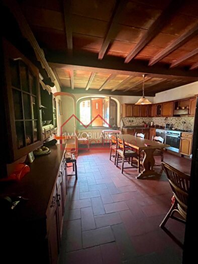 Casa con 8 locali in vendita in a Nuova, Camaiore