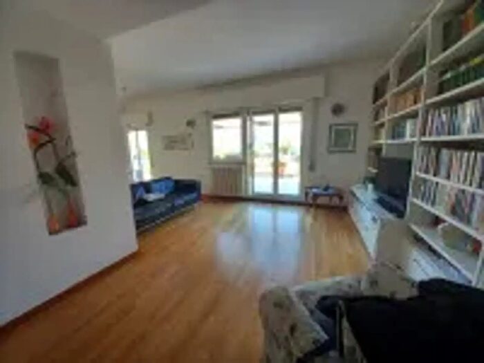 Appartamento bilocale in vendita in Via Giacomo Emanuele Borzone, Lavagna