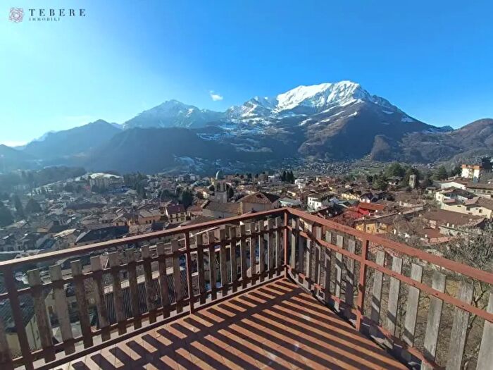 Appartamento quadrilocale in vendita in Via per Concenedo, Barzio