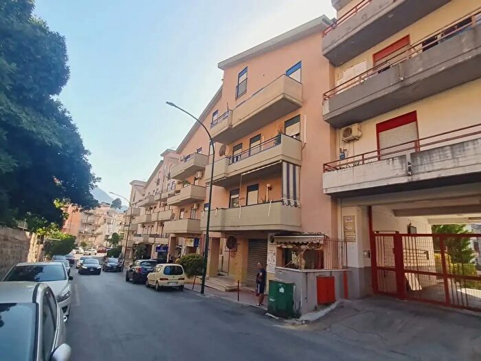 Appartamento quadrilocale in vendita in Via Altofonte, Palermo