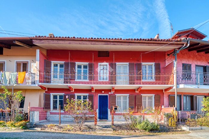 Casa con 6 locali in vendita in Vicolo Magenta, Buttigliera Alta