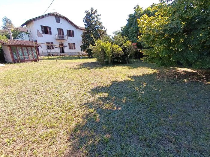 Casa con 6 locali in vendita in Strada Molare b Ovada, Ovada