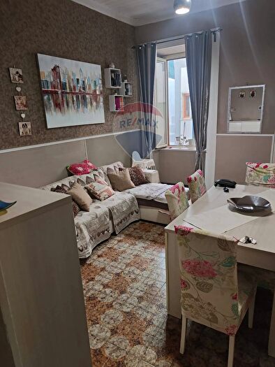 Casa con 6 locali in vendita in Via Francesco Crispi, Ali Terme