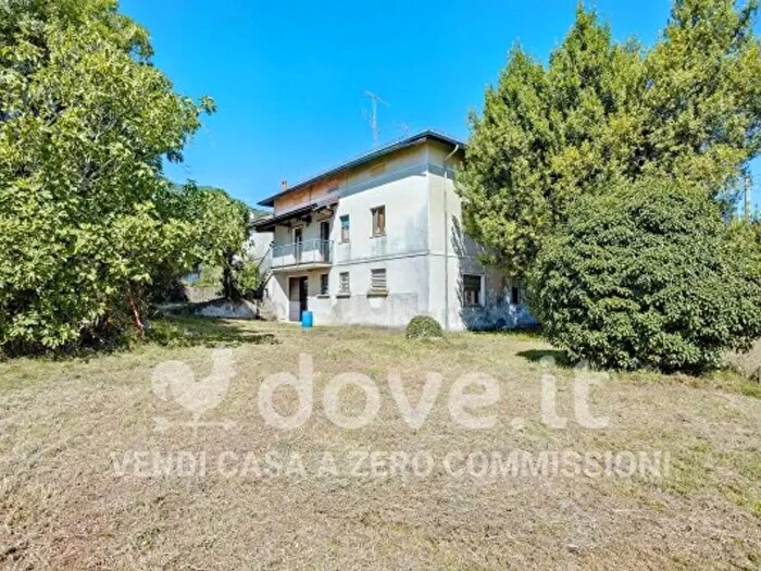 Casa con 6 locali in vendita in Via San Giulio, Cittiglio