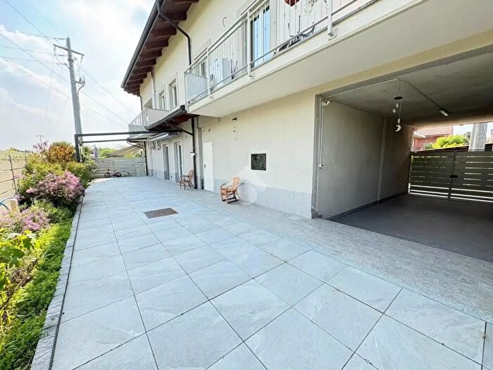 Appartamento trilocale in vendita in Via Torino, San Francesco Al Campo