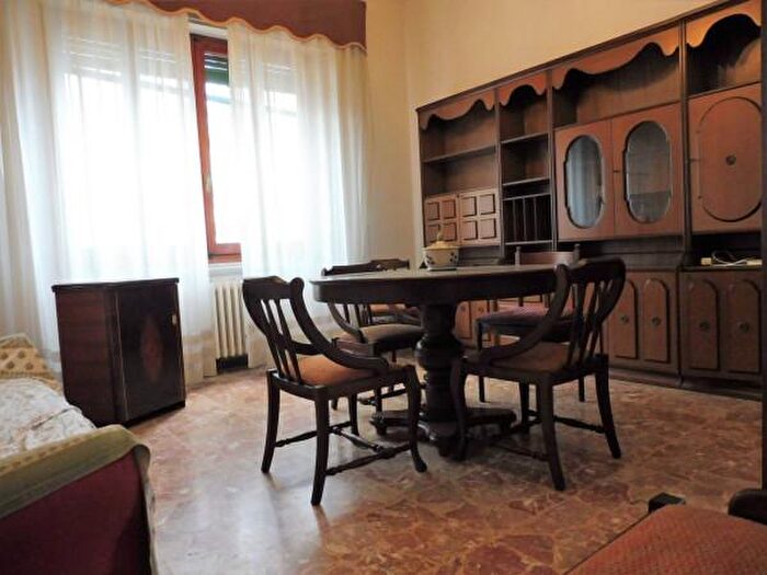 Casa con 6 locali in vendita in Via Benvenuto Cellini, Empoli