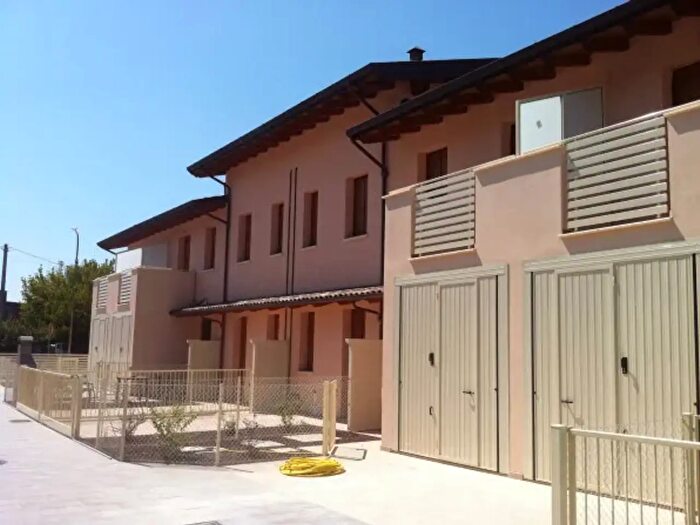 Casa quadrilocale in vendita in Via Ragone, Ravenna