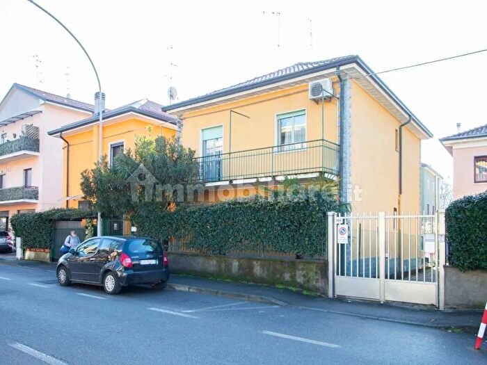 Appartamento trilocale in vendita in Via Cavour, Senago