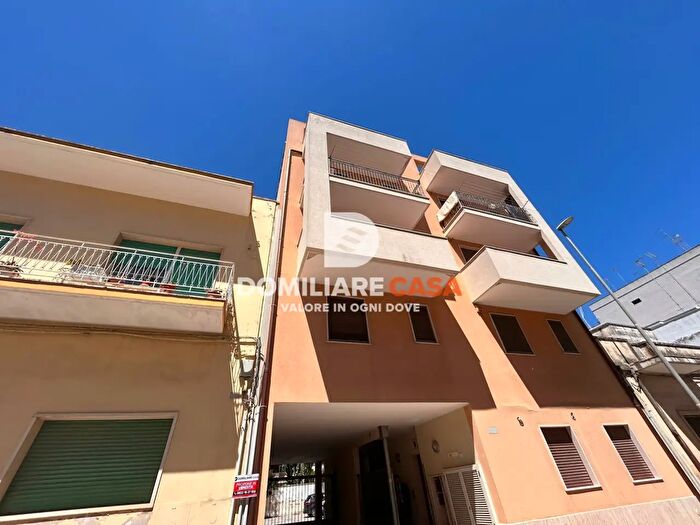 Appartamento trilocale in vendita in Via Leonida Flascassovitti, Lecce