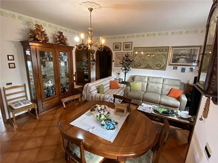 Appartamento trilocale in vendita in Via Ammiraglio Morin a, Forte Dei Marmi