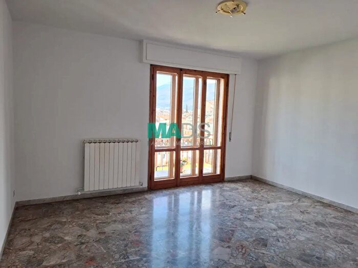 Appartamento trilocale in vendita in Via Marini, Prato