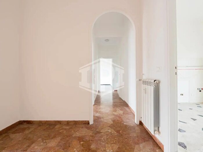 Appartamento con 7 locali in vendita in Via Carnia, Genova