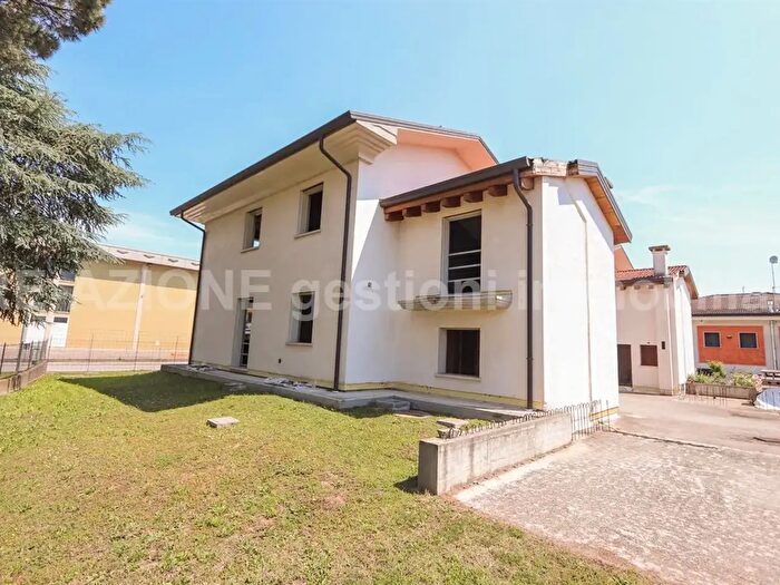 Case in Vendita e in Affitto - 3
