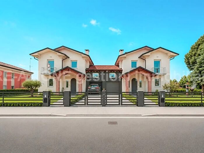 Casa con 6 locali in vendita in Via Roma Santa Maria, Camisano Vicentino
