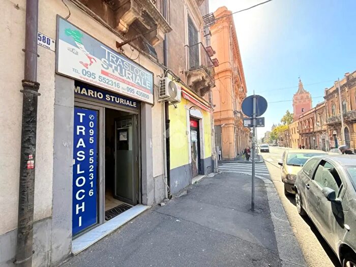 Appartamento bilocale in vendita in Via Etnea, Catania