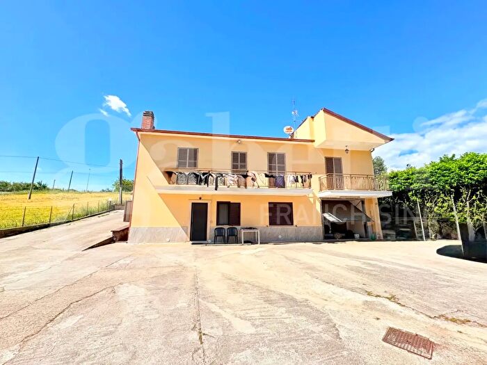 Casa con 10 locali in vendita in Via San Valentino, Gavignano