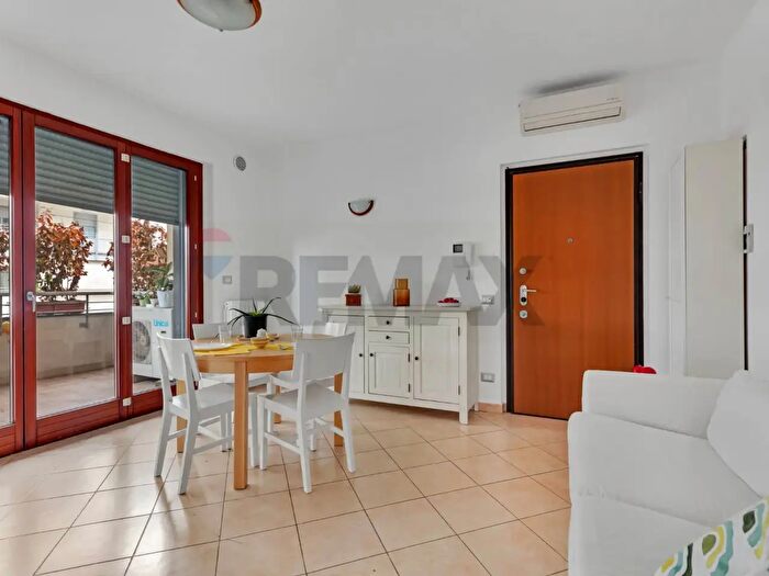 Appartamento trilocale in vendita in Via Severini, Milano