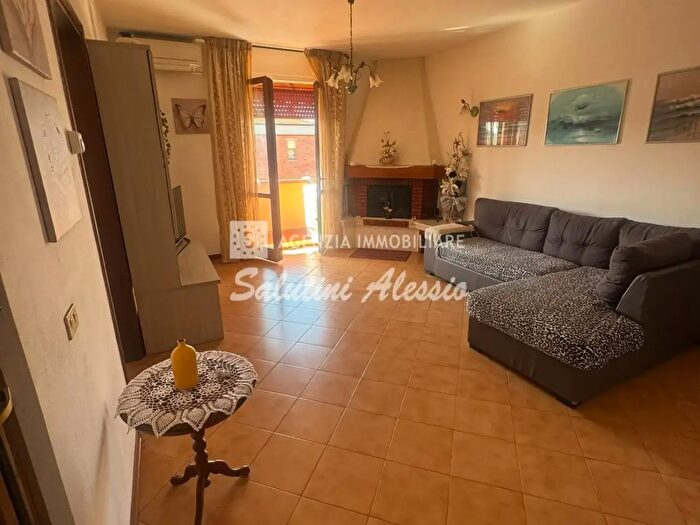 Appartamento con 5 locali in vendita in a Enrico Berlinguer, Calcinaia