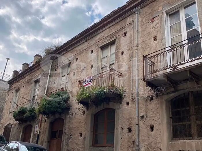 Appartamento con 6 locali in vendita in Via C Battisti, Patti