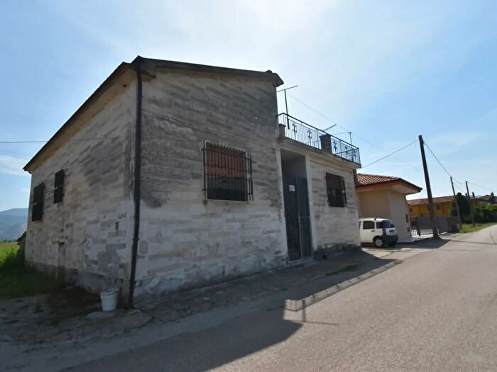 Appartamento con 6 locali in vendita in Via Pedale, Sassano