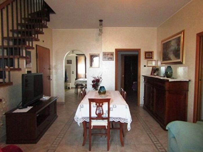 Casa con 6 locali in vendita in Jesi