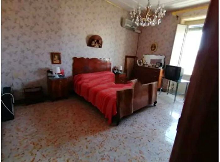 Appartamento trilocale in vendita in Via SantElena, Valguarnera Caropepe