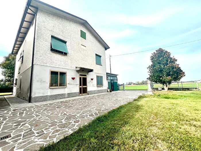 Casa con 5 locali in vendita in Scandiano