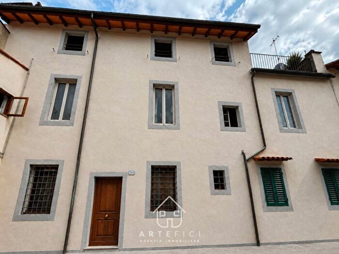 Casa quadrilocale in vendita in Piazza Mercatale, Centro Storico Duomo, Prato