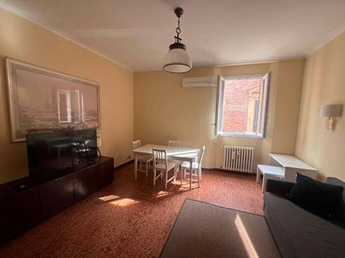 Appartamento quadrilocale in affitto in via Donzelle, Centro Storico, Bologna
